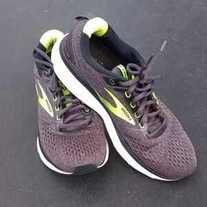 Brooks Women's Athletic Shoes - Black and Neon Green